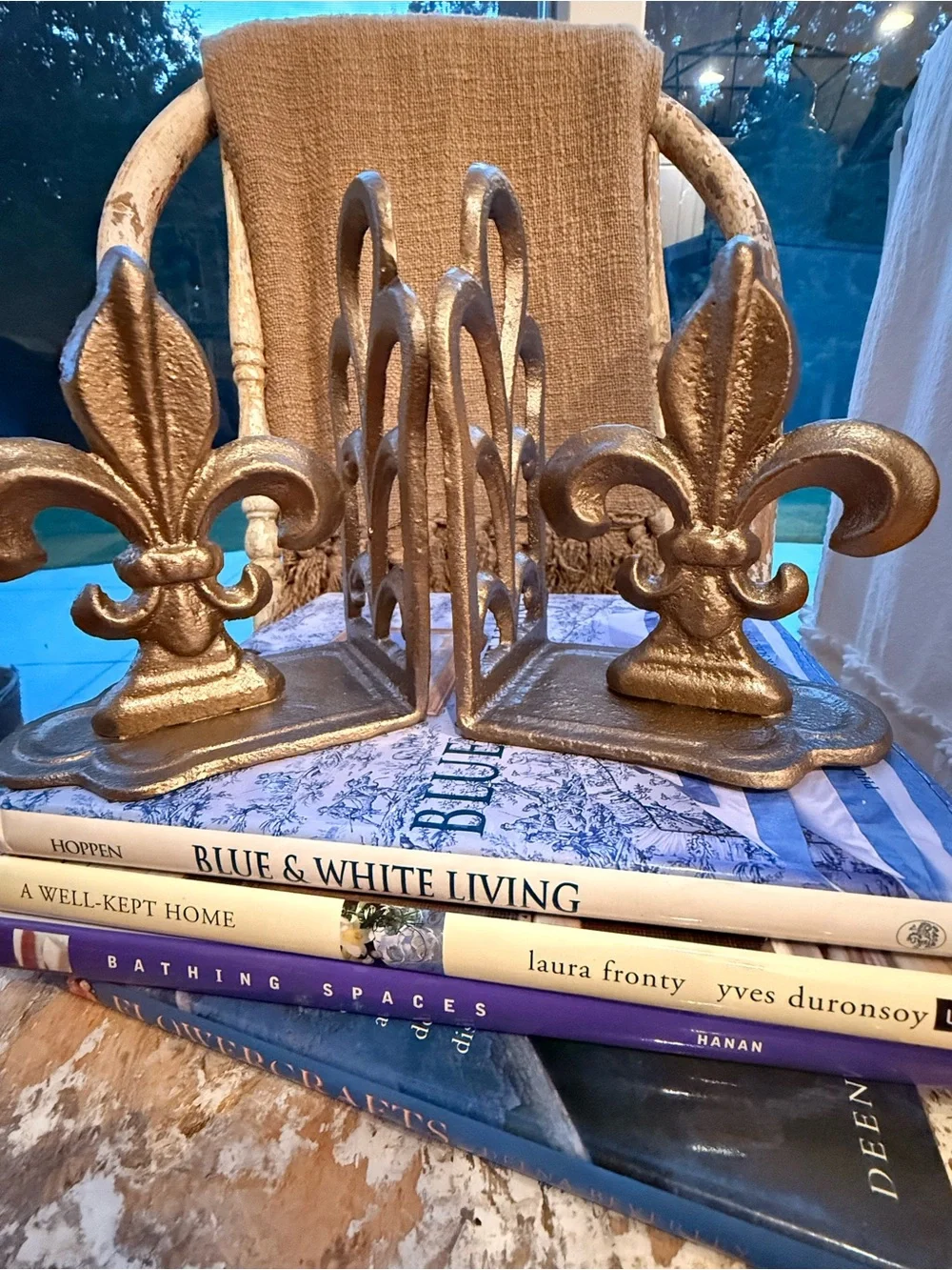 Decorative Fleur-de-Lis Bookends in Aged Brass